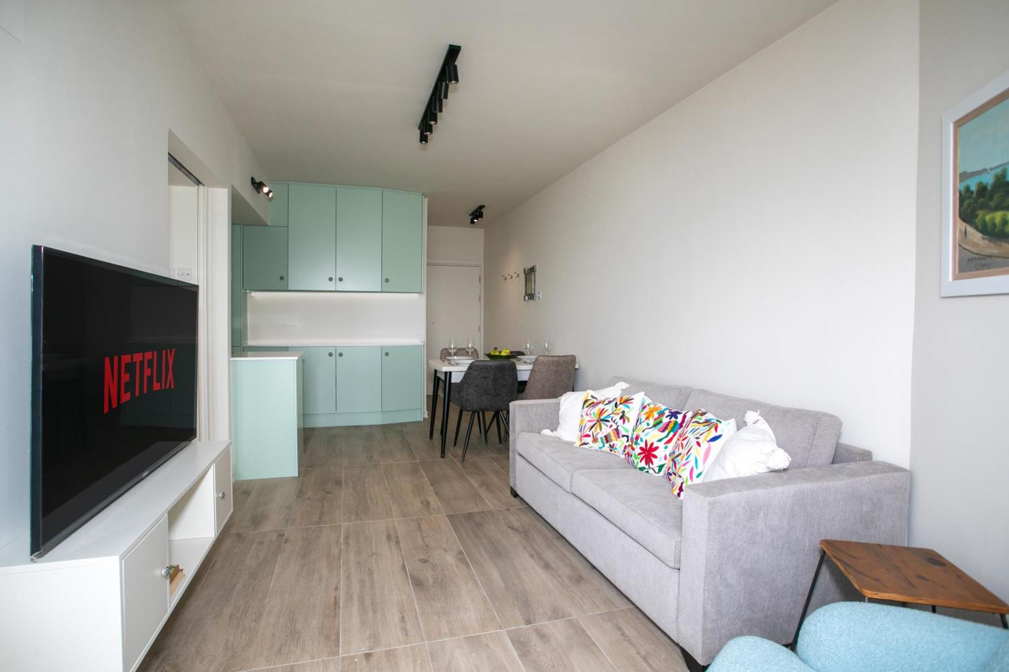 Palmove Luxurious Beachfront Apt Larnaca Exterior photo