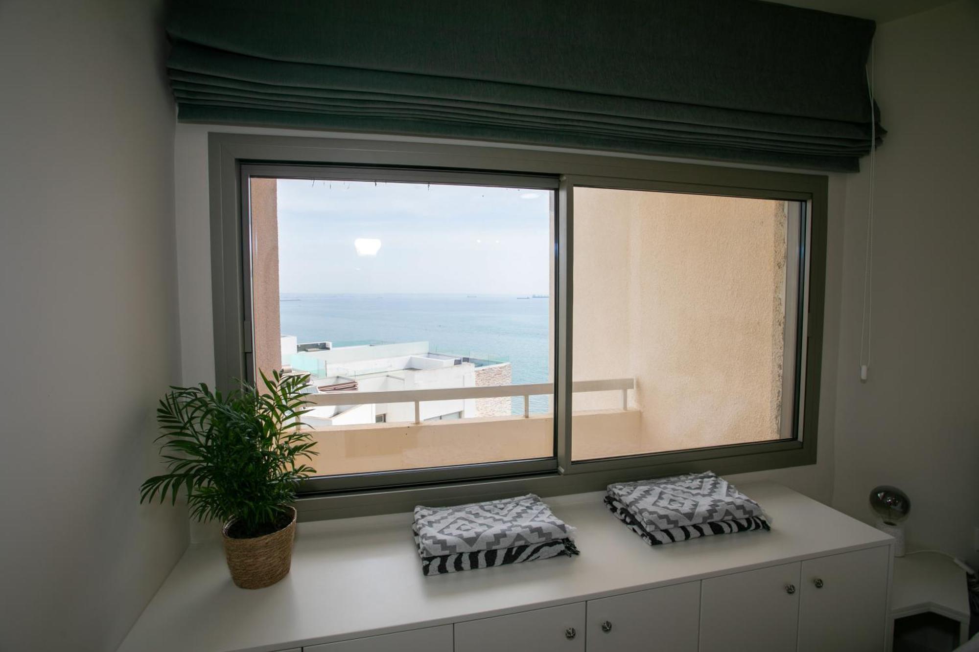 Palmove Luxurious Beachfront Apt Larnaca Exterior photo