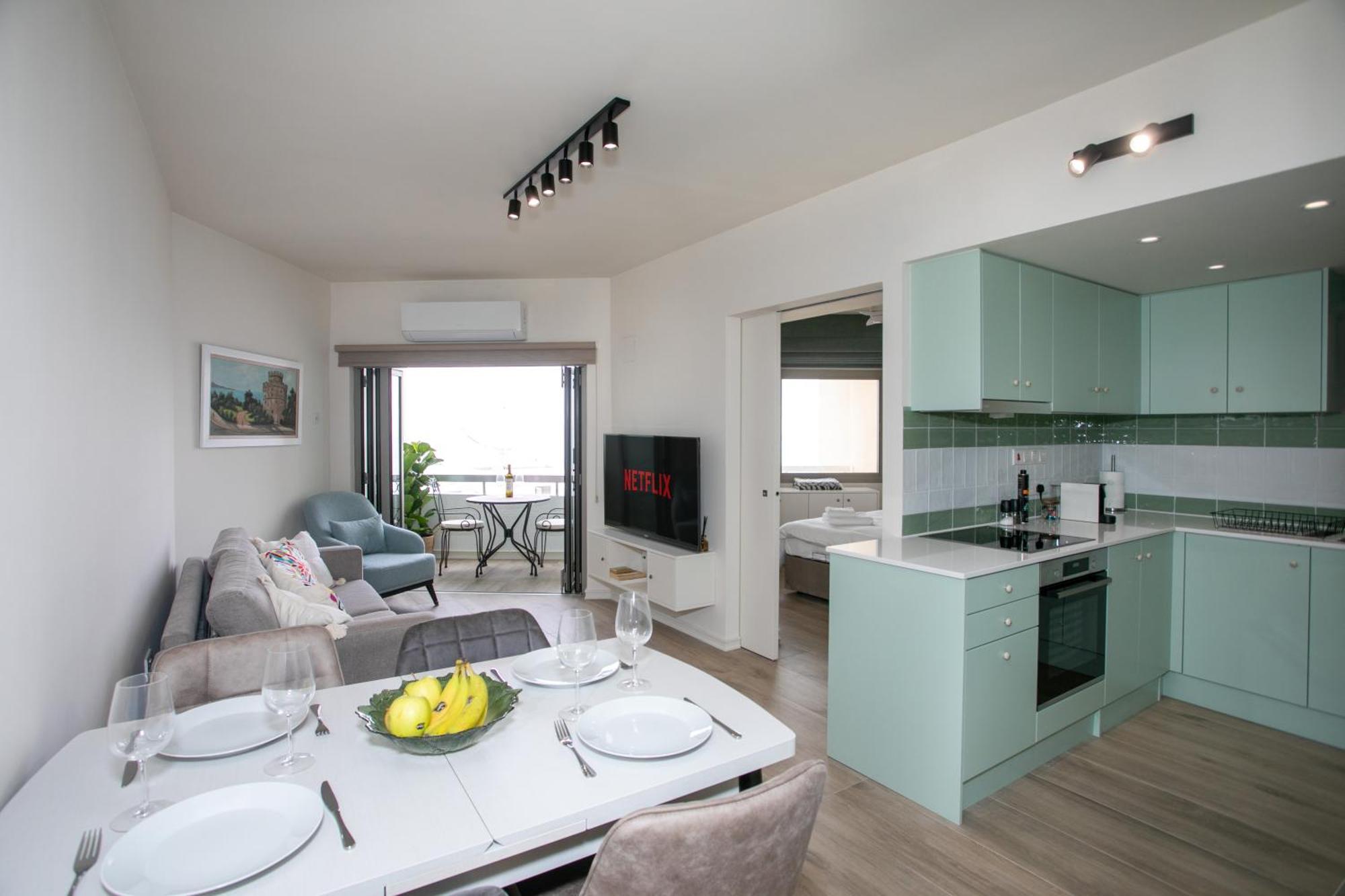 Palmove Luxurious Beachfront Apt Larnaca Exterior photo